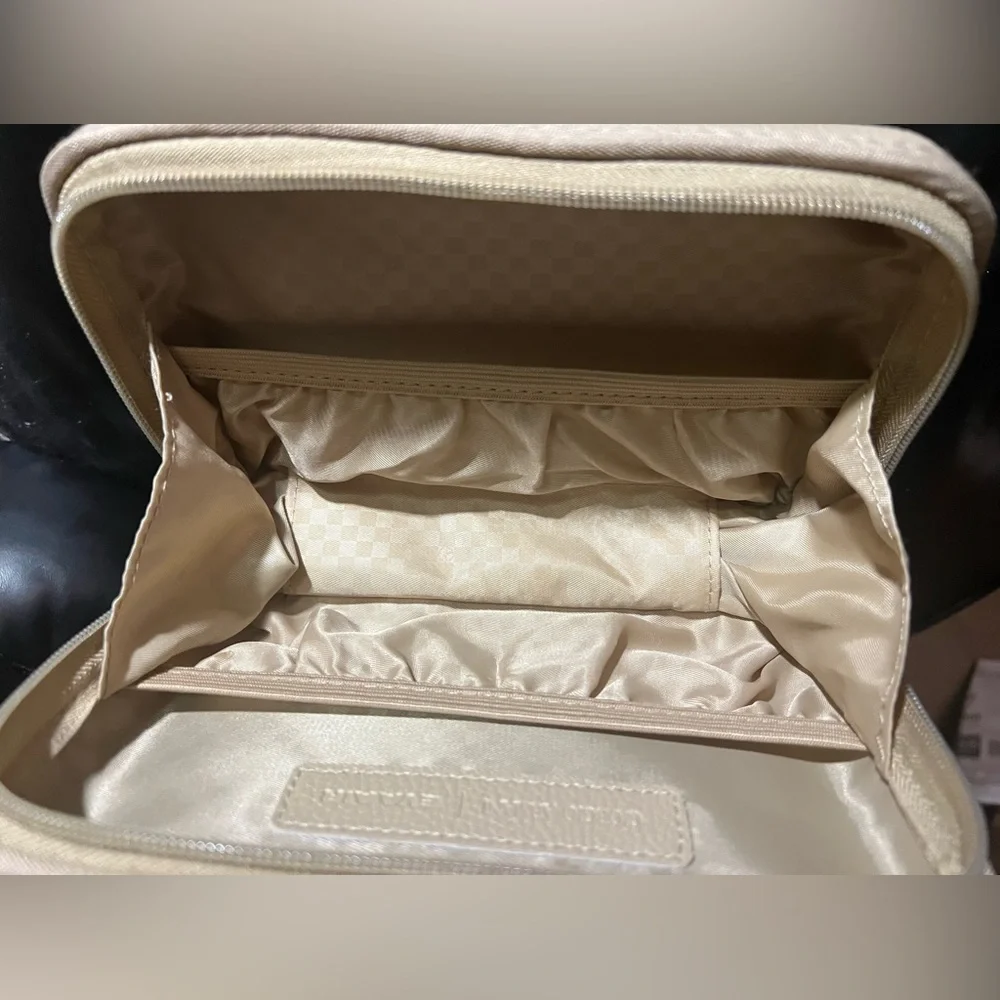 GIORGIO‎ ARMANI cosmetics bag+ Cad holder (Brand new)
